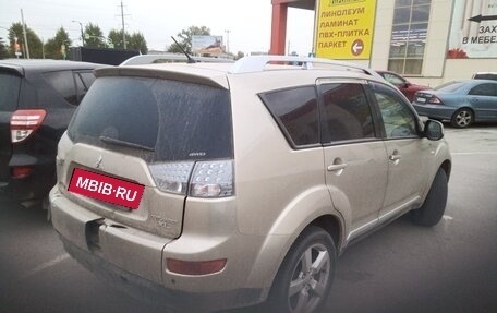 Mitsubishi Outlander III рестайлинг 3, 2007 год, 800 000 рублей, 7 фотография