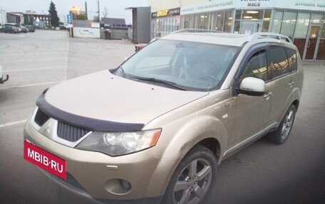 Mitsubishi Outlander III рестайлинг 3, 2007 год, 800 000 рублей, 2 фотография