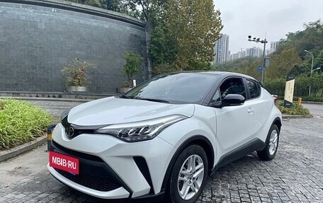 Toyota C-HR I рестайлинг, 2022 год, 2 300 007 рублей, 14 фотография