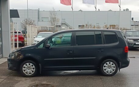 Volkswagen Touran III, 2010 год, 925 000 рублей, 3 фотография