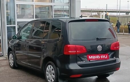 Volkswagen Touran III, 2010 год, 925 000 рублей, 4 фотография