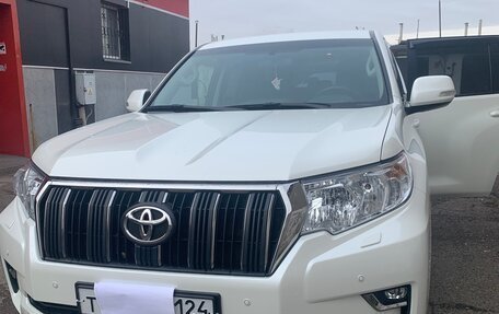 Toyota Land Cruiser Prado 150 рестайлинг 2, 2021 год, 6 050 000 рублей, 10 фотография