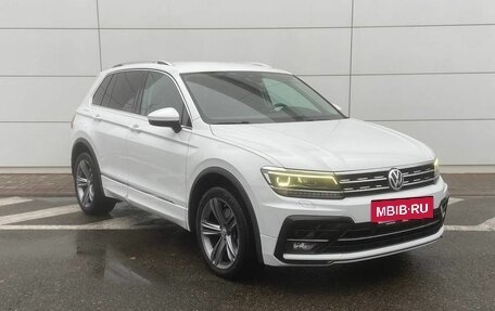 Volkswagen Tiguan II, 2019 год, 2 980 000 рублей, 3 фотография