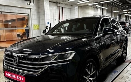 Volkswagen Touareg III, 2018 год, 6 795 000 рублей, 6 фотография