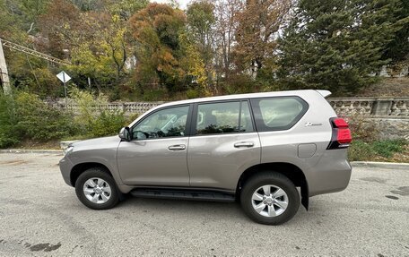 Toyota Land Cruiser Prado 150 рестайлинг 2, 2022 год, 8 900 000 рублей, 2 фотография