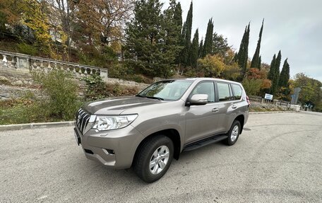 Toyota Land Cruiser Prado 150 рестайлинг 2, 2022 год, 8 900 000 рублей, 3 фотография