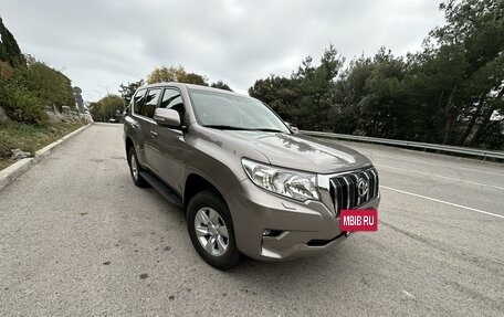 Toyota Land Cruiser Prado 150 рестайлинг 2, 2022 год, 8 900 000 рублей, 6 фотография