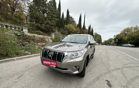 Toyota Land Cruiser Prado 150 рестайлинг 2, 2022 год, 8 900 000 рублей, 4 фотография