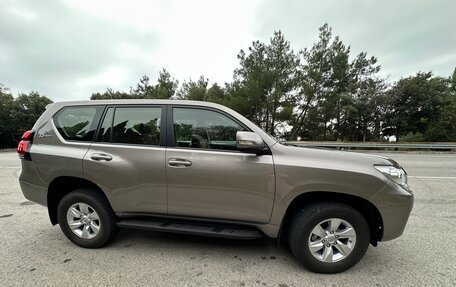 Toyota Land Cruiser Prado 150 рестайлинг 2, 2022 год, 8 900 000 рублей, 7 фотография