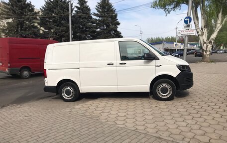 Volkswagen Transporter T6 рестайлинг, 2017 год, 2 200 000 рублей, 8 фотография