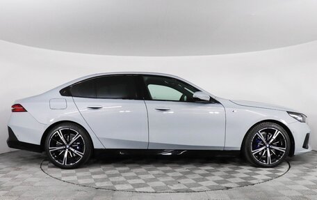 BMW 5 серия, 2024 год, 12 300 000 рублей, 3 фотография