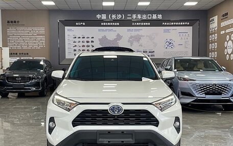 Toyota RAV4, 2020 год, 3 350 000 рублей, 2 фотография