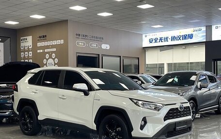 Toyota RAV4, 2020 год, 3 350 000 рублей, 4 фотография