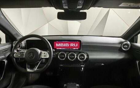 Mercedes-Benz A-Класс, 2019 год, 3 393 000 рублей, 10 фотография