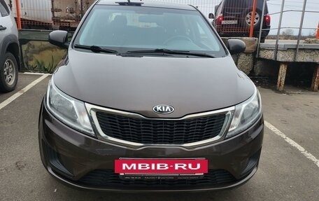 KIA Rio III рестайлинг, 2014 год, 1 050 000 рублей, 2 фотография