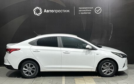 Hyundai Solaris II рестайлинг, 2021 год, 1 690 000 рублей, 8 фотография