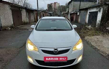 Opel Astra J, 2010 год, 695 000 рублей, 3 фотография