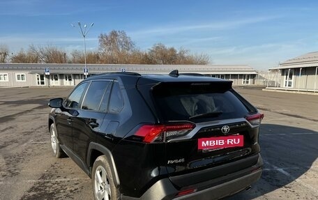 Toyota RAV4, 2021 год, 3 170 000 рублей, 6 фотография