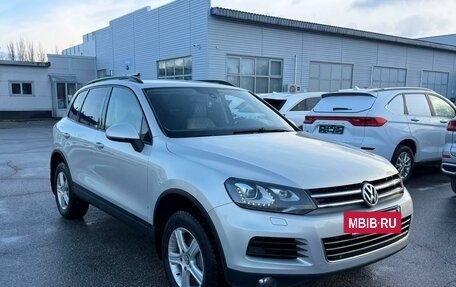 Volkswagen Touareg III, 2011 год, 1 799 000 рублей, 2 фотография