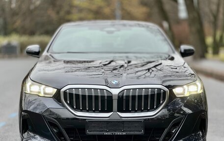 BMW 5 серия, 2023 год, 9 575 000 рублей, 2 фотография