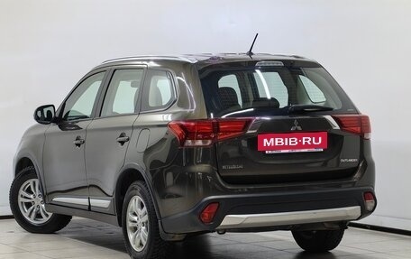 Mitsubishi Outlander III рестайлинг 3, 2016 год, 1 675 000 рублей, 2 фотография