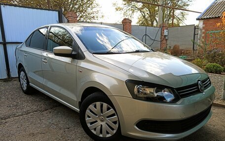 Volkswagen Polo VI (EU Market), 2011 год, 810 000 рублей, 2 фотография