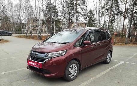 Honda Freed II, 2017 год, 1 750 000 рублей, 2 фотография