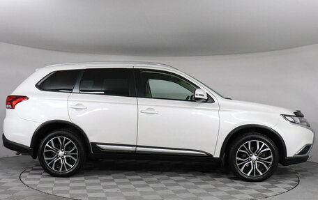 Mitsubishi Outlander III рестайлинг 3, 2017 год, 2 148 000 рублей, 4 фотография