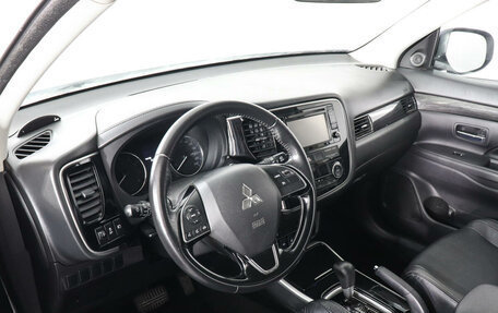 Mitsubishi Outlander III рестайлинг 3, 2017 год, 2 148 000 рублей, 9 фотография