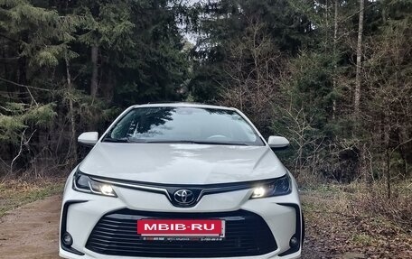 Toyota Corolla, 2019 год, 2 300 000 рублей, 3 фотография