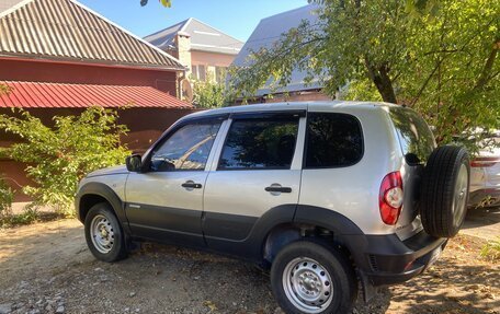 Chevrolet Niva I рестайлинг, 2012 год, 675 000 рублей, 3 фотография