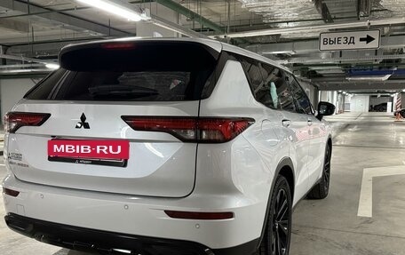 Mitsubishi Outlander, 2022 год, 3 990 000 рублей, 5 фотография