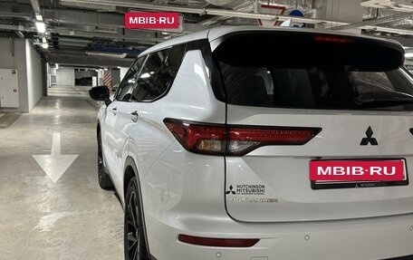 Mitsubishi Outlander, 2022 год, 3 990 000 рублей, 6 фотография