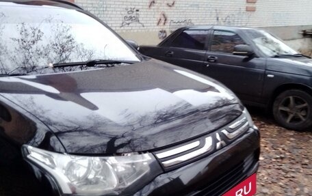 Mitsubishi Outlander III рестайлинг 3, 2013 год, 1 625 000 рублей, 13 фотография