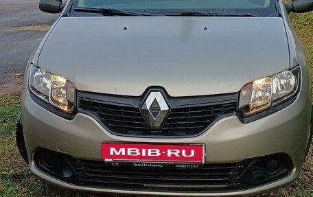 Renault Logan II, 2018 год, 950 000 рублей, 4 фотография