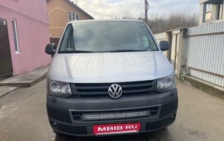 Volkswagen Caravelle T5, 2013 год, 2 100 000 рублей, 2 фотография