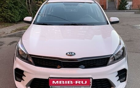 KIA Rio IV, 2021 год, 1 690 000 рублей, 2 фотография