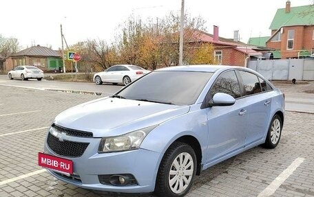 Chevrolet Cruze II, 2010 год, 695 000 рублей, 3 фотография