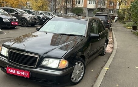 Mercedes-Benz C-Класс, 1998 год, 450 000 рублей, 1 фотография