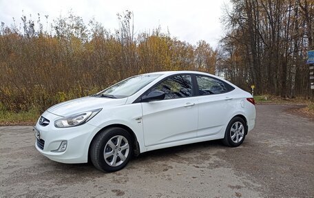 Hyundai Solaris II рестайлинг, 2012 год, 860 000 рублей, 1 фотография