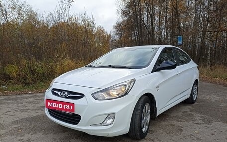 Hyundai Solaris II рестайлинг, 2012 год, 860 000 рублей, 2 фотография