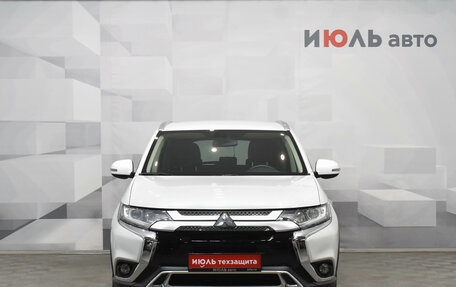 Mitsubishi Outlander III рестайлинг 3, 2020 год, 2 672 833 рублей, 2 фотография