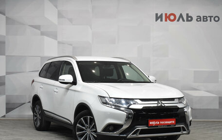 Mitsubishi Outlander III рестайлинг 3, 2020 год, 2 672 833 рублей, 3 фотография