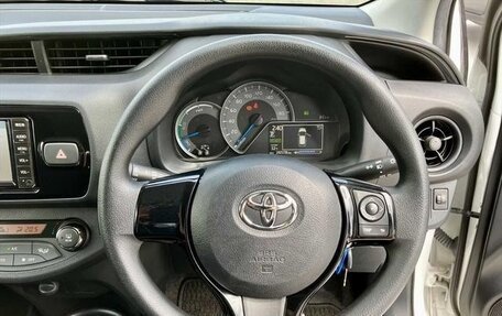 Toyota Vitz, 2020 год, 1 100 000 рублей, 9 фотография