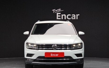 Volkswagen Tiguan II, 2020 год, 2 440 000 рублей, 2 фотография