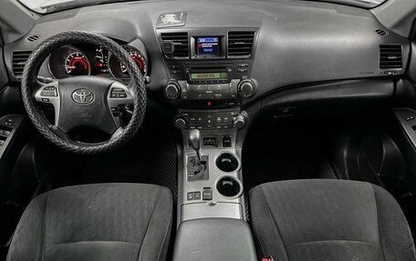 Toyota Highlander III, 2012 год, 2 050 000 рублей, 20 фотография