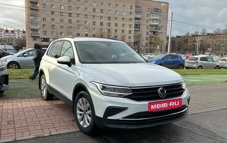 Volkswagen Tiguan II, 2022 год, 3 750 000 рублей, 2 фотография