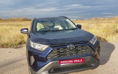 Toyota RAV4, 2019 год, 2 870 000 рублей, 2 фотография