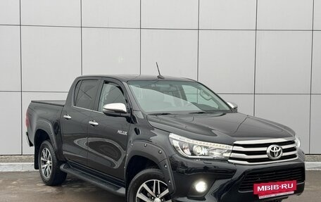 Toyota Hilux VIII, 2018 год, 4 200 000 рублей, 6 фотография