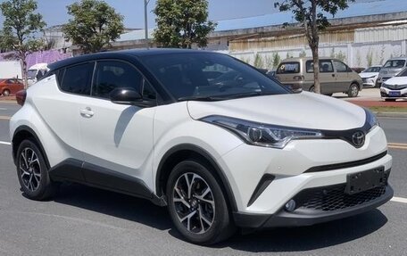 Toyota C-HR I рестайлинг, 2021 год, 2 100 000 рублей, 2 фотография